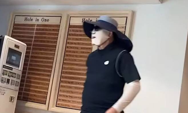 지난 10일 통일교 소유 골프장에서 포착된 권성동 국민의힘 의원. 뉴탐사 유튜브 갈무리