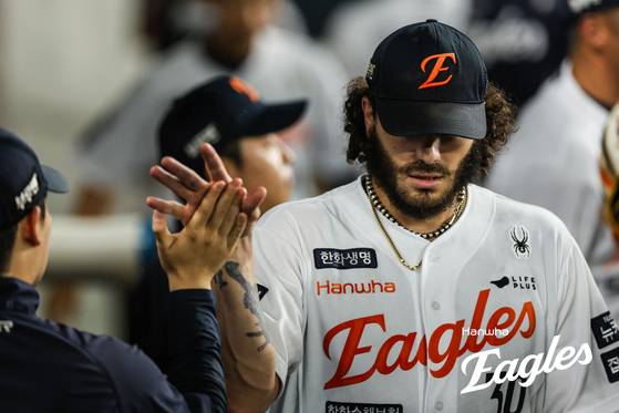 12일 대전 롯데전에서 개막 15연승과 역대 최소경기(23경가) 200탈삼진 신기록을 세운 한화 코디 폰세. 사진 한화 이글스