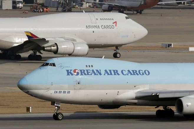 대한항공과 아시아나항공이 통합을 앞두고 항공기 정비, 사무공간 통합을 진행하고 있다. /사진=뉴시스