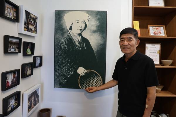 ▲ 이규상 가네코 후미코 선양사업회 추진위원장이 부강 가네코 후미코 다실에서 가네코 후미코에 대해 설명하고 있다. 사진=김진로 기자