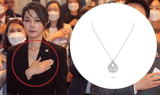 김건희 여사가 2022년 6월29일(현지시각) 스페인 마드리드 만다린 오리엔탈 리츠호텔에서 열린 동포 만찬간담회에 참석하고 있다. 원 안은 반클리프 아펠의 ‘스노우 플레이크’ 목걸이 판매 사진. 연합뉴스, 반클리프 아펠 누리집 갈무리