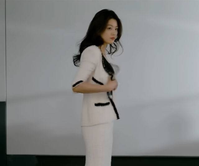 전지현이 영화 '도둑들'에서 파격 변신을 해 눈길을 끌었다. / 영화 '도둑들'