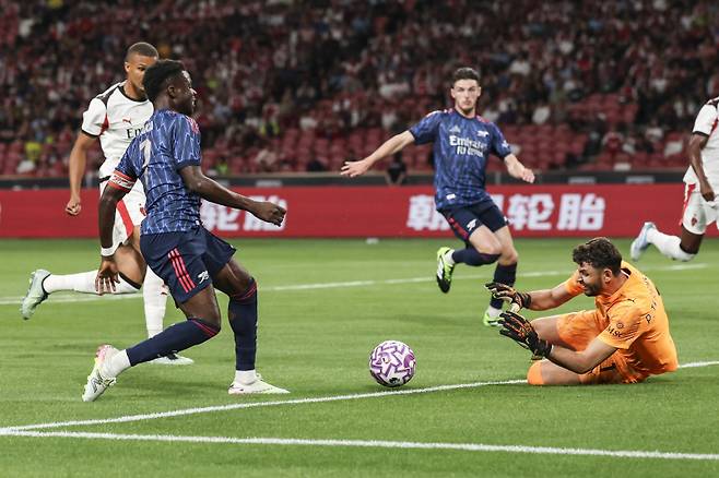 <yonhap photo-4833="">아스널과 AC밀란의 올여름 아시안 투어 친선경기 장면. EPA=연합뉴스</yonhap>