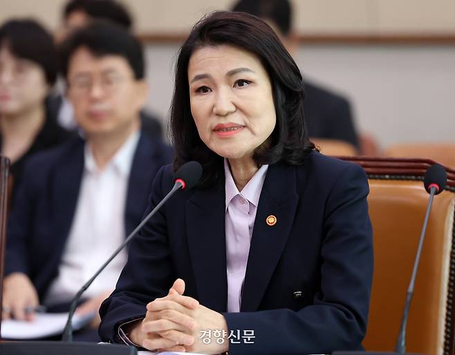 이진숙 방송통신위원장이 지난 1일 국회 법사위 전체회의에서 의원질의에 답하고 있다. 박민규 선임기자