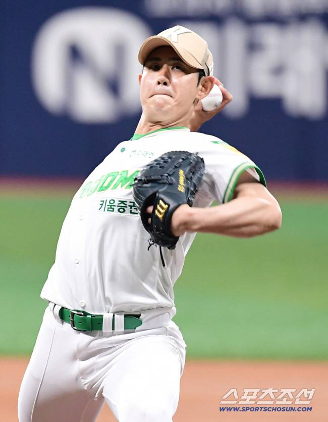 6일 고척돔에서 열린 KBO리그 키움과 KIA의 경기. 선발 투구하고 있는 키움 조영건. 고척=송정헌 기자songs@sportschosun.com/2025.05.06