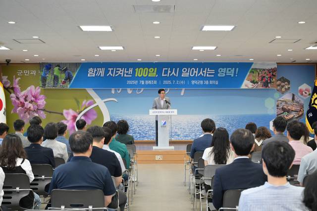 김광열 영덕군수가 산불피해 복구 방안을 제시하고 있다.