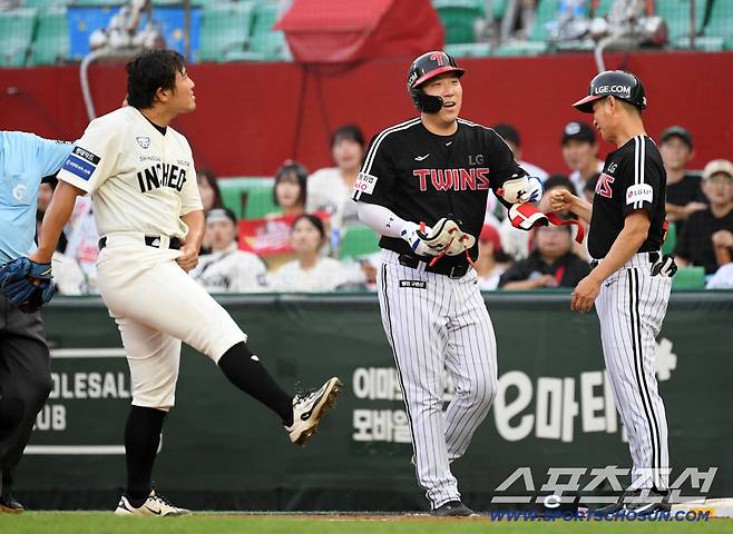 홈런 다음은 전력 질주로 만들어낸 내야 안타였다.