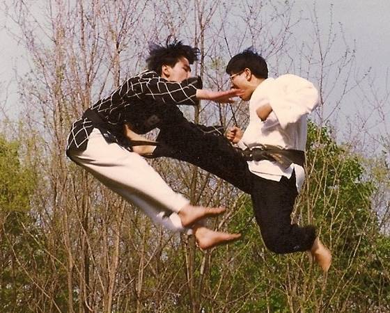 세계 각국 무술 기술과 전술을 바탕으로 다양한 무술 기술을 가르치는 김대영 대표의 무술 시범.