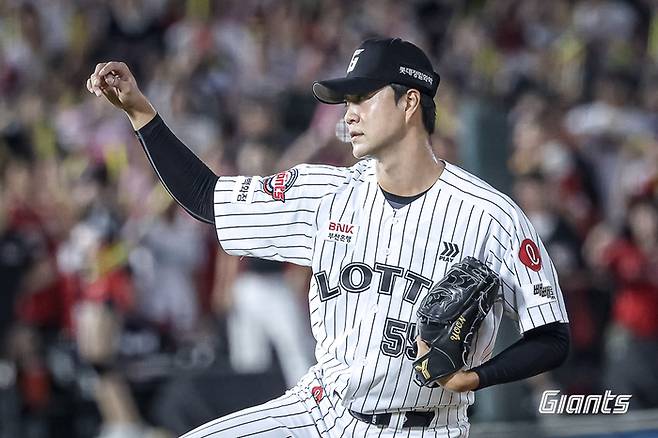 윤성빈이 투구에 임하고 있다. 사진 | 롯데 자이언츠
