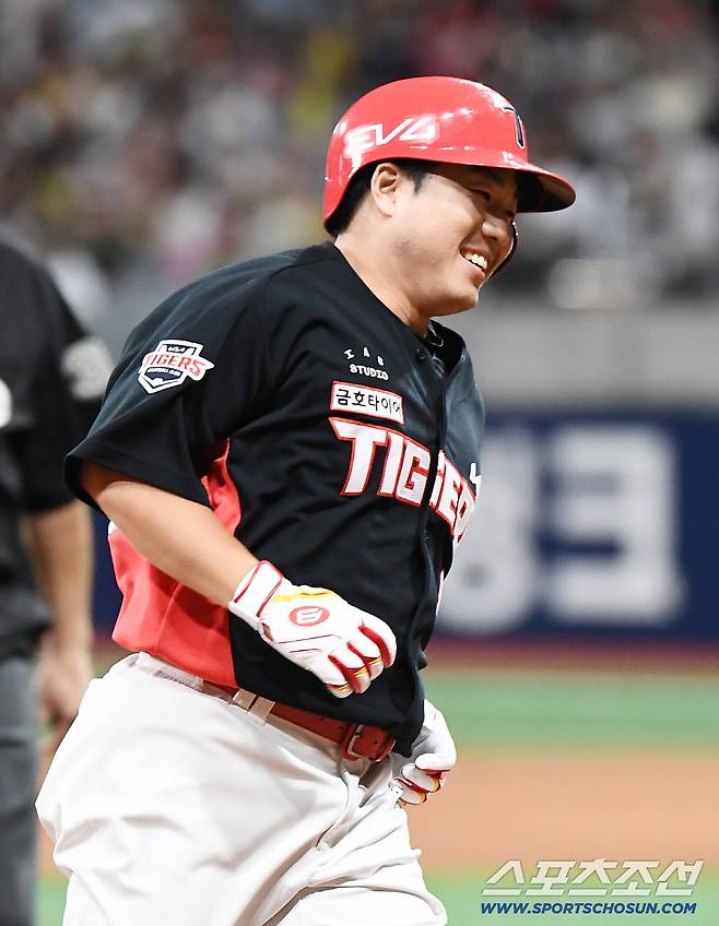 24일 서울 고척스카이돔에서 열린 KIA-키움전. 6회초 1사 이창진이 솔로포를 친 후 환호하고 있다. 고척=정재근 기자 cjg@sportschosun.com/2025.6.24/