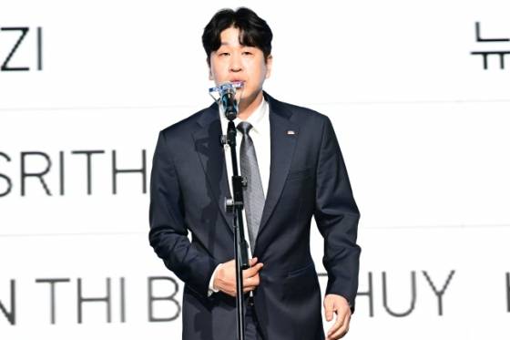 김종민 감독이 지난 4월 11일 2025 V-리그 여자부 아시아쿼터 드래프트에 참가해 타나차와 재계약 소식을 전하고 있다. /사진=KOVO 제공