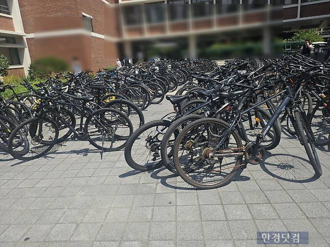 양천구의 한 중학교의 자전거 보관대/사진=유지희 기자