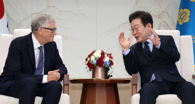 이재명 대통령이 21일 용산 대통령실에서 빌 게이츠 게이츠재단 이사장 접견 중 발언하고 있다. 연합뉴스