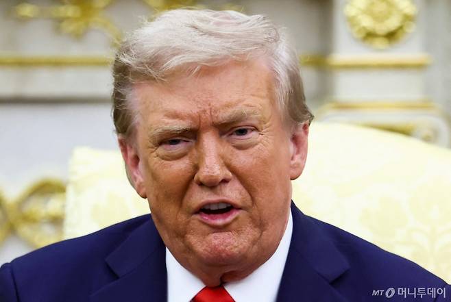(워싱턴DC 로이터=뉴스1) 류정민 특파원 = 도널드 트럼프 미국 대통령이 지난 18일(현지시간) 워싱턴DC 백악관 오벌오피스에서 열린 볼로디미르 젤렌스키 우크라이나 대통령과의 정상회담에서 발언하고 있다. 2025.08.20. ⓒ 로이터=뉴스1 Copyright (C) 뉴스1. All rights reserved. 무단 전재 및 재배포, AI학습 이용 금지. /사진=(워싱턴DC 로이터=뉴스1) 류정민 특파원