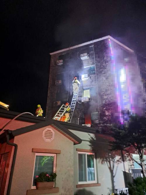 ◇지난 22일 밤 11시47분께 강릉시 주문진읍 교향리의 한 모텔에서 불이 나 1시간30여분만에 꺼졌다. 사진=강원특별자치도소방본부 제공