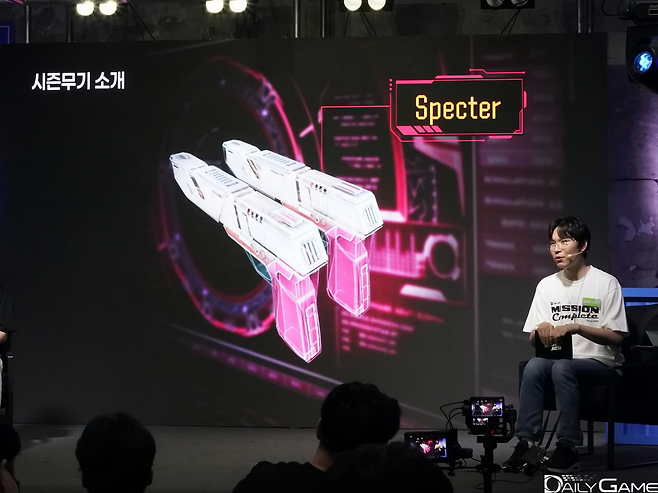 '제나'가 주력으로 사용하는 쌍권총 '스펙터'.
