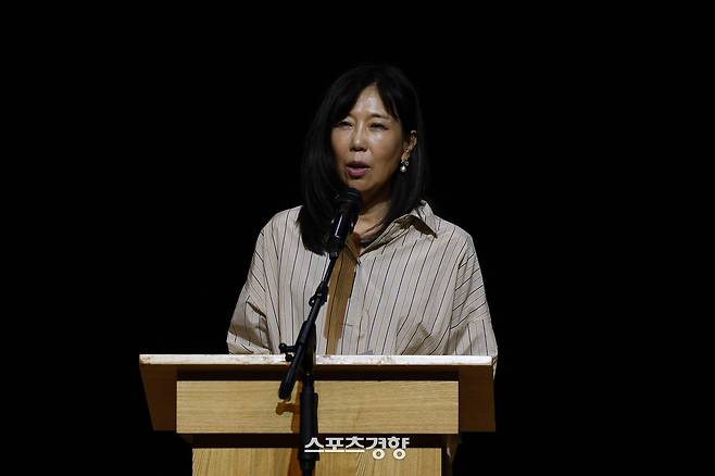 송현옥 세종대 교수가 23일 서울 강동구 호원아트홀에서 열린 2025 경향뮤지컬콩쿠르 시상식에서 심사평을 하고 있다. 2025.08.23 문재원 기자