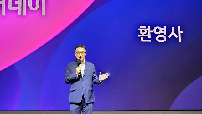 현신균 LG CNS 대표이사가 25일 서울 강서구 마곡 LG사이언스파크 컨버전스홀에서 열린 'AX(인공지능 전환) 미디어데이'에서 환영사를 하고 있다. /사진=비즈워치