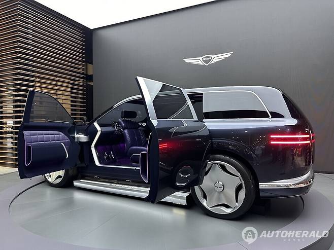 제네시스 네오룬 콘셉트에 탑재된 코치 도어(오토헤럴드 김훈기 기자)