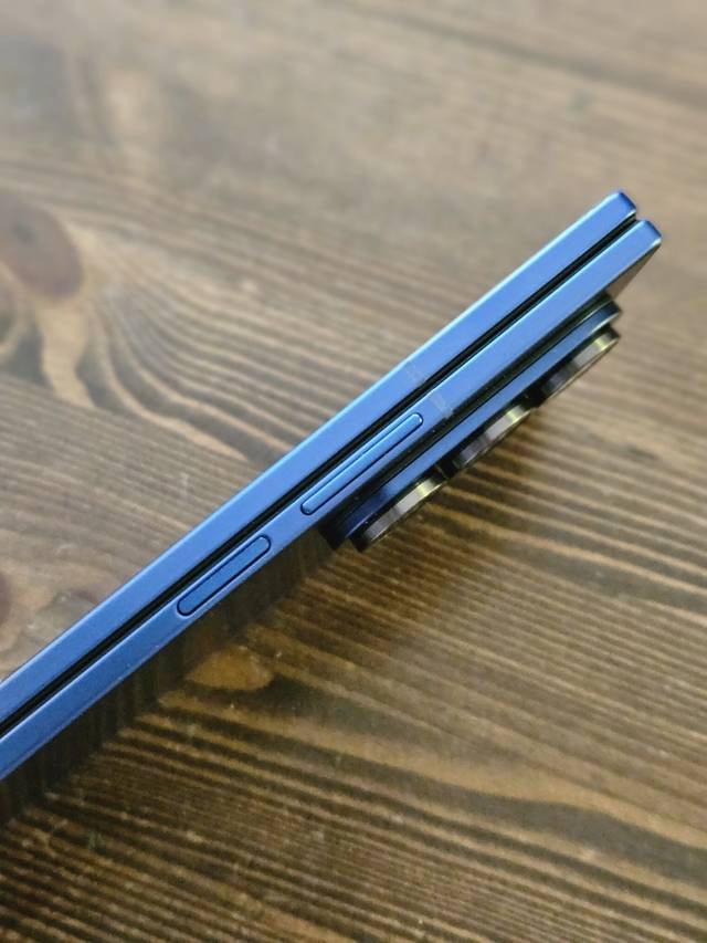 ‘갤럭시Z폴드7’ 단말을 접은 모습. 김나인 기자