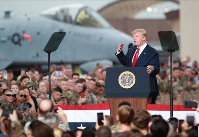 도널드 트럼프 미국 대통령이 2019년 6월30일 오후 경기도 평택시 오산기지에서 주한미군 장병 격려 연설을 하고 있다. 연합뉴스