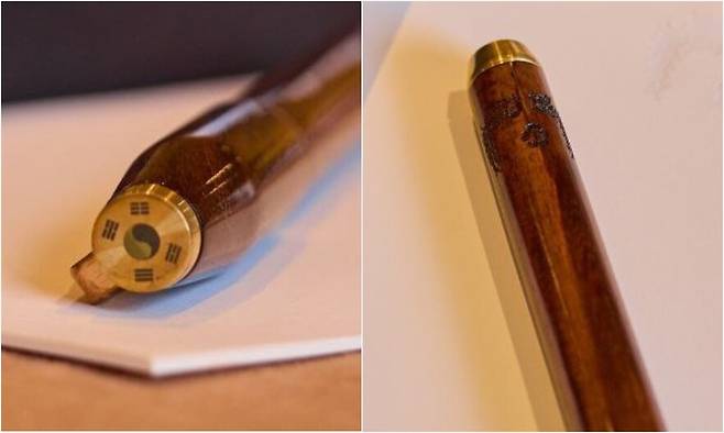 미국 워싱턴디시(DC) 백악관에서 도널드 트럼프 미국 대통령과의 한미 정상회담에 앞서 방명록 서명에 이재명 대통령이 사용한 펜. 연합뉴스