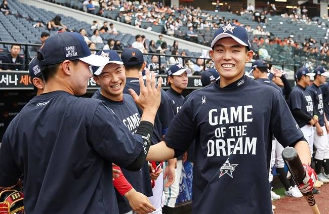 2025년 대학고교 올스타전 홈런 레이스에서 우승을 차지한 신재인. 사진=베이스볼코리아 제공