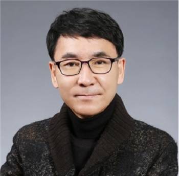 석정촛불시문학상 수상자 김사륜 시인/사진=신석정기념사업회 제공