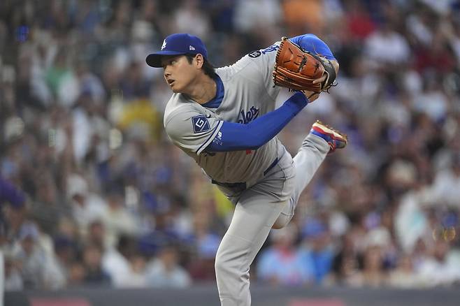 오타니 쇼헤이가 지난 21일(한국시각) 쿠어스필드에서 열린 콜로라도전서 투구를 하고 있다. AP연합뉴스