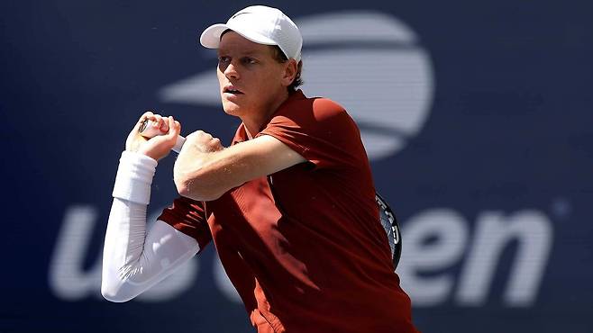 US오픈 2연패에 도전하는 시너가 1회전에서 압도적인 승리를 거뒀다. ATP투어