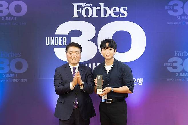 윤광식 대표는 30세 미만 주목할만한 인물에게 수여되는 ‘포브스 아시아 30 언더 30’에 선정되기도 했다 / 출처=동주