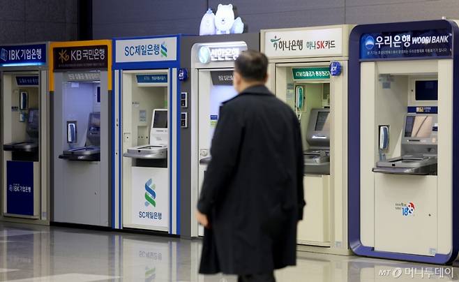시중은행 ATM기. 2025.04.02./사진=뉴시스 /사진=김진아