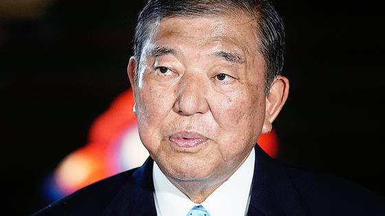 참의원(상원) 선거 참패 책임론이 불거지면서 사퇴론에 휩싸인 이시바 시게루 일본 총리. AP=연합뉴스