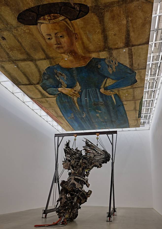 Installation view of “Adrian Villar Rojas: The Language of the Enemy” at Art Sonje Center in Seoul (Art Sonje Center)