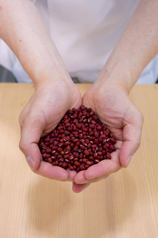 '아마토우 양갱'의 주재료인 캐나다산 에리모 팥. 추운 지역에서 재배해도 견딜 수 있게 개량된 에리모 품종이 섬세한 풍미의 양갱을 만드는데 가장 적합하다. 장준우 제공