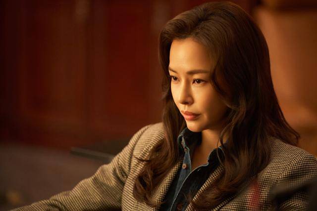 이하늬가 '애마'로 돌아온다. '애마'는 1980년대 한국을 강타한 에로영화의 탄생 과정 속, 화려한 스포트라이트에 가려진 어두운 현실에 용감하게 맞서는 톱스타 희란과 신인 배우 주애의 이야기를 그린 작품이다. 넷플릭스 제공