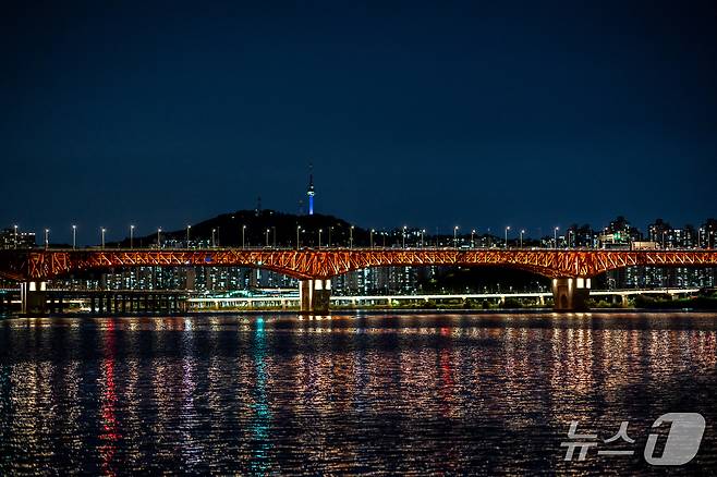 한강버스에서 바라본 남산 야경(서울관광재단 제공)