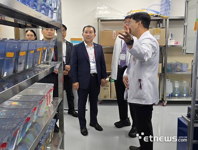 김철진 경기도의회 미래과학협력위원회 의원이 29일 고려대학교 안산병원에서 열린 '2025 경기도 의료기기 개발 지원사업 핸즈온 네트워킹' 행사에 참석했다.