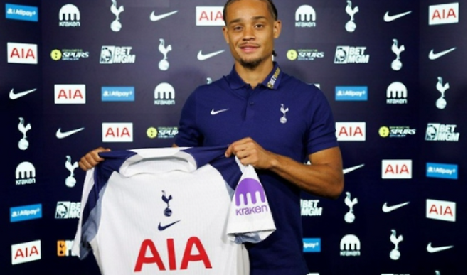 사비 시몬스가 토트넘 홋스퍼 유니폼을 입었다. 사진=토트넘 SNS