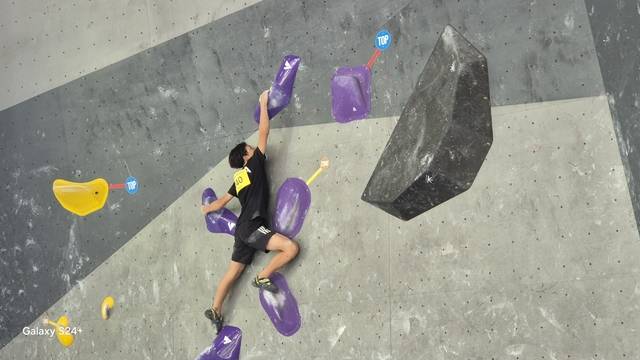 지난 30일부터 31일까지 군산클라이밍스포츠센터 볼더링경기장에서 열린 ‘2025년 한국유스볼더챔피언스리그(KYBC-LEAGUE)’ 대회 경기 모습./전북산악연맹 제공