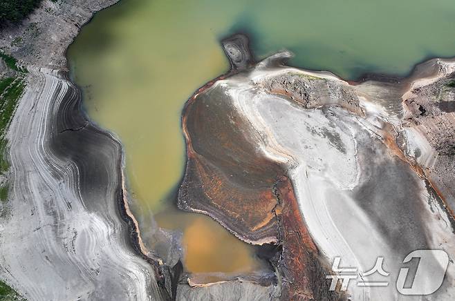 31일 강원 강릉시 주요 상수원인 오봉저수지 일대가 메말라 있다. 2025.8.31/뉴스1 ⓒ News1 김성진 기자