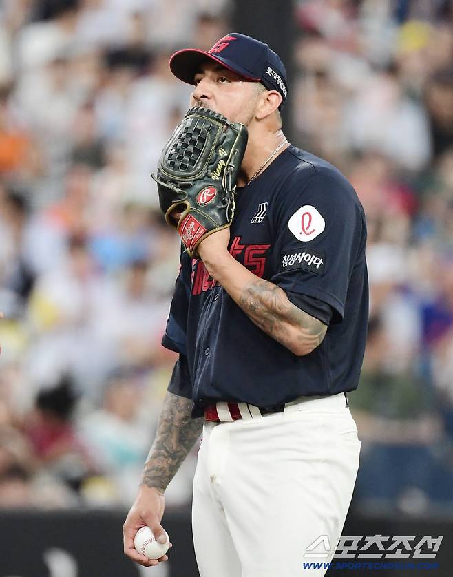13일 한화 전 2회 선취 실점을 허용한 롯데 선발 벨라스케즈.
