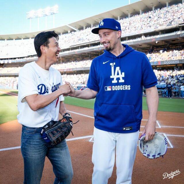 시포자로 나서 손흥민의 시구를 받은 LA 다저스 블레이크 스넬(오른쪽)./LA 다저스 SNS