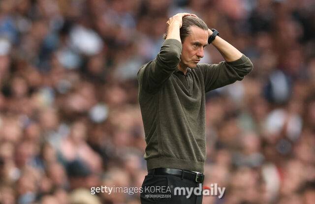 토마스 프랑크 토트넘 감독이 30일 본머스와 경기에서 망연자실하고 있다. /게티이미지코리아