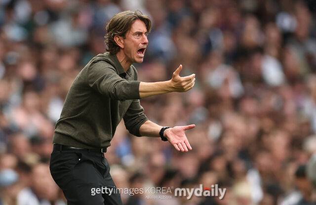 선수들에게 작전 지시를 하는 프랑크 감독. /게티이미지코리아