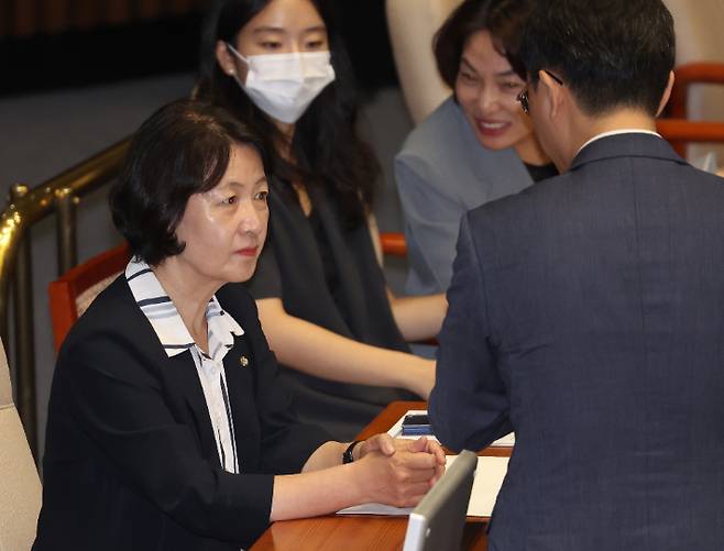 27일 서울 여의도 국회 본회의에 더불어민주당 추미애 의원이 참석해 있다. 연합뉴스