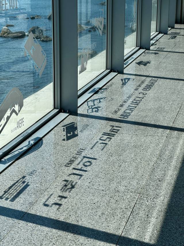 ‘건축가의 그래픽’ 전시를 열고 있는 울산 울주군 ‘그릿비 서생점' 모습. BAM 제공