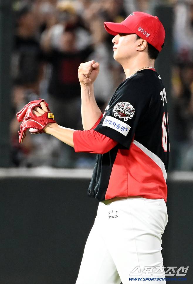 7일 부산 사직야구장에서 열린 KIA와 롯데의 경기, KIA가 6대5로 승리했다. 경기를 끝낸 후 기뻐하는 정해영의 모습. 부산=허상욱 기자wook@sportschosun.com/2025.08.07/