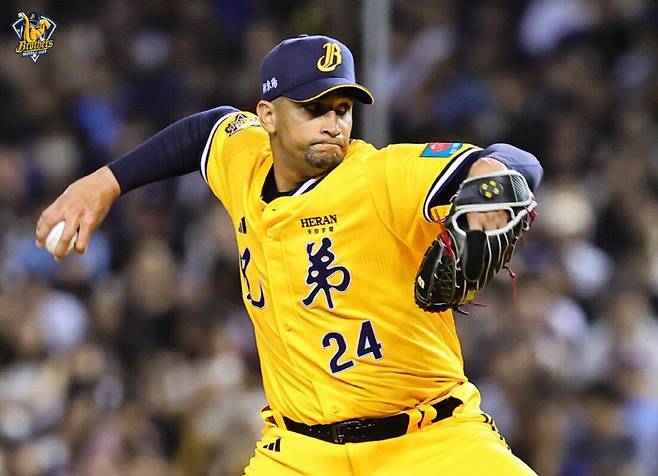 대만리그에서 피칭하는 윌리엄 쿠에바스. 사진=중신 브라더스