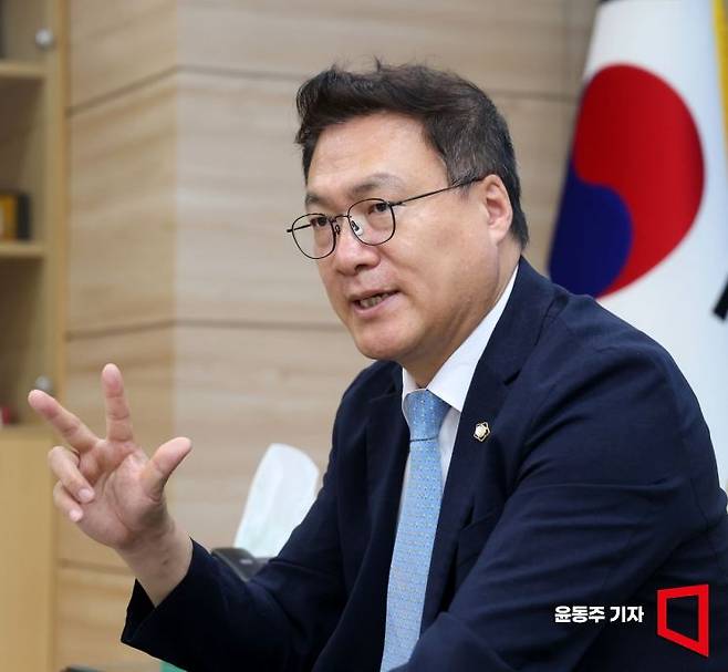 지난달 26일 서울 서초구 서울지방변호사회 사무실에서 조순열 회장이 아시아경제와 인터뷰를 하고 있다. 윤동주 기자